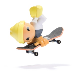 Tech Dech Sk8 Crew Pachet Placa Si Figurina 9.6Cm Sapca Galbena - Img 3