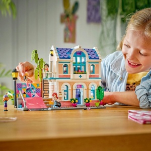 Lego Friends Casa Familiei Lui Liann 42687 - Img 4