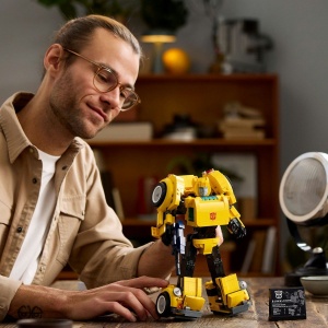 Lego Icons Transformers Bumblebee 10338 - Img 5