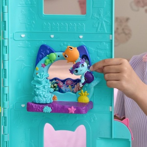 Gabbys Dollhouse Filmul Set Balconul Acvariu Si Figurina Mercat Cu Accesorii - Img 4