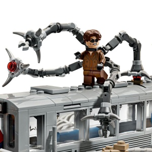 Lego Marvel Lupta Pe Acoperisul Trenului Omul Paianjen Si Doc Ock 76321 - Img 6