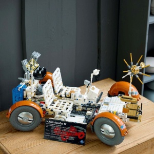Lego Technic Roverul Selenar Din Misiunile Nasa Apollo 42182 - Img 4