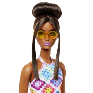 Papusa Barbie Fashionista Satena Cu Ochelari De Soare Galbeni - Img 2