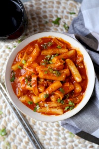 Bibigo Tteokbokki Rice Cake With Sweet & Spicy Sauce, 125g - Img 3
