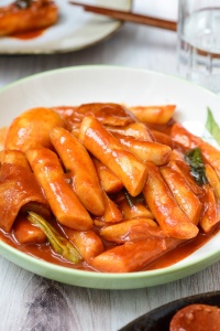 Bibigo Tteokbokki Rice Cake With Sweet Spicy Sauce 360g - Img 2