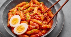 Bibigo Tteokbokki Rice Cake With Sweet Spicy Sauce 360g - Img 3