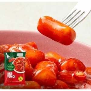 Bibigo Tteokbokki Rice Cake With Hot Spicy Sauce, 360g - Img 2