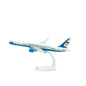 Macheta avion Air Force Two Boeing B757-200, plastic, 23.5, scara 1:200 - Img 3