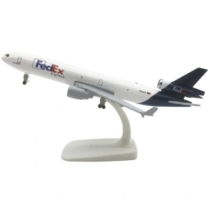 Machetă avion FedEx MD-11, metal, 20 cm, scara 1:300 - Img 2