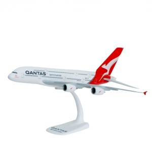 Macheta avion Qantas Airways Airbus A380-800, plastic, 37,5 cm, scara 1:200