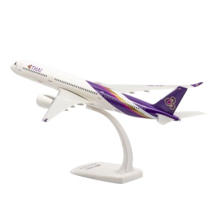Macheta avion Thai Airways Airbus A350-900, plastic, 34 cm, scara 1:200 - Img 2