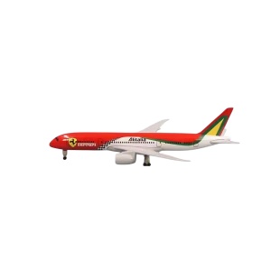Machetă avion Alitalia Boeing B787, Ferrari livery, metal, 20 cm, scara 1:300 - Img 4