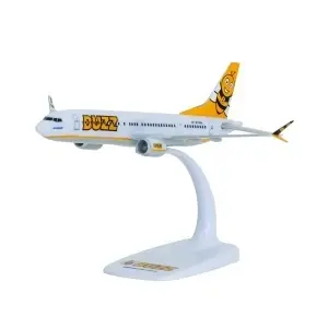 Macheta avion Buzz Boeing B737-8Max, plastic, 20 cm, scara 1:200