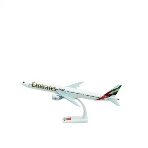 Macheta avion Emirates Boeing B777-300ER, plastic, 36,5 cm, scară 1:200 - Img 2
