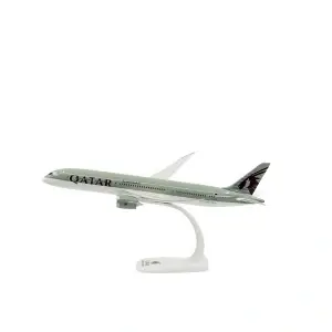 Macheta avion Qatar Airways Boeing B787-9, Dreamliner, plastic, 31,5 cm, scara 1:200 - Img 2