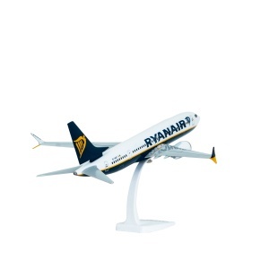 Macheta avion Ryan Air Boeing B737 – 8 max, plastic, 20 cm, scara 1:200 - Img 2