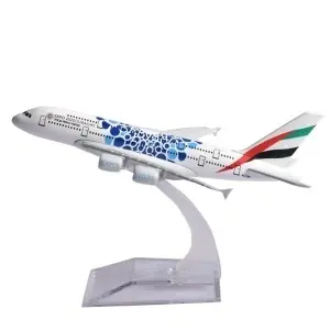 Machetă avion Emirates Airbus A380 Expo 2020 Dubai, metal, 16 cm, scara 1:400