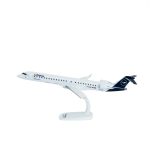 Macheta avion Lufthansa Bombardier CRJ 900, plastic, 36,5 cm, scara 1:100 - Img 2
