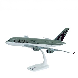 Macheta avion Qatar Airways Airbus A380, plastic, 37.5 cm, 1:200