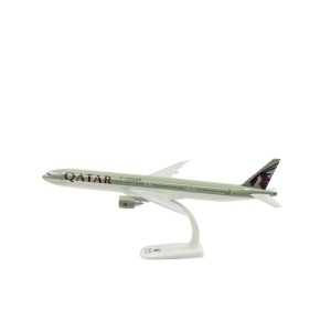 Macheta avion Qatar Airways Boeing B777-300ER, plastic, 36,5 cm, scara 1:200 - Img 2