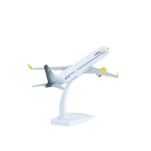 Macheta avion Vueling Airbus A321 neo, plastic, 22 cm, scara 1:200 - Img 3