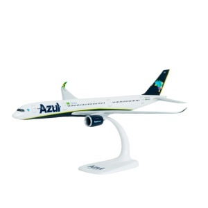 Macheta avion Air Azul Airbus A350-900, plastic, 34 cm, scara 1:200