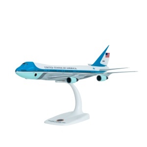 Macheta avion Boeing B747-200 Air Force One, plastic, 28 cm, scara 1:250