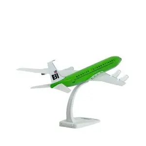 Macheta avion Braniff Lime Green Boeing B707-300, plastic, 31,5 cm, scara 1:144 - Img 3