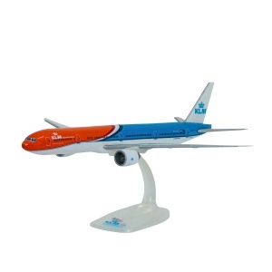 Macheta avion KLM Boeing B777-300ER, “The Flying Dutchman”, plastic, 36.5 cm, scara 1:200