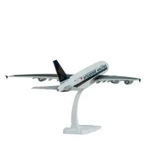 Macheta avion Singapore Airlines Airbus A380-800, plastic, 30 cm, scara 1:250 - Img 3