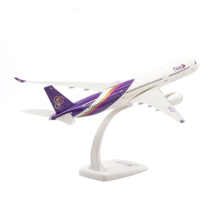 Macheta avion Thai Airways Airbus A350-900, plastic, 34 cm, scara 1:200 - Img 3