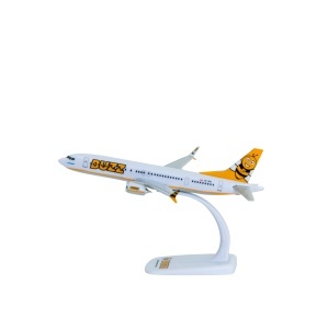 Macheta avion Buzz Boeing B737-8Max, plastic, 20 cm, scara 1:200 - Img 2