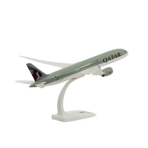 Macheta avion Qatar Airways Boeing B787-9, Dreamliner, plastic, 31,5 cm, scara 1:200 - Img 3
