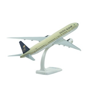 Macheta avion Saudia Airlines Boeing B777-300 ER, plastic, 36,5 cm, scara 1:200 - Img 3