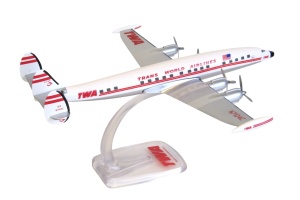 Macheta avion TWA Connie, plastic, 28 cm, scara 1:125 - Img 2