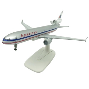 Machetă avion American Airlines MD-11, metal, 20 cm, scara 1:300