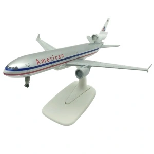 Machetă avion American Airlines MD-11, metal, 20 cm, scara 1:300