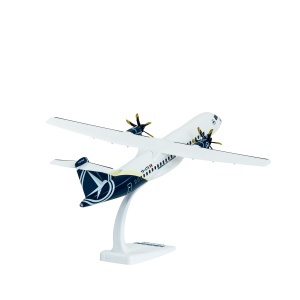 Macheta avion Tarom ATR 72-600, plastic, 27 cm, scara 1:100 - Img 3