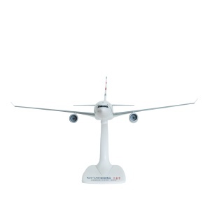 Macheta avion Brusseles Airlines Airbus A330-300, plastic, 32 cm, scara 1:200 - Img 3