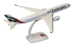 Macheta avion Emirates Airbus A350-900, plastic, 34 cm, scara 1:200 - Img 2