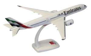Macheta avion Emirates Airbus A350-900, plastic, 34 cm, scara 1:200 - Img 2
