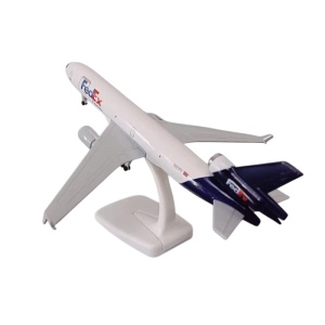 Machetă avion FedEx MD-11, metal, 20 cm, scara 1:300 - Img 4