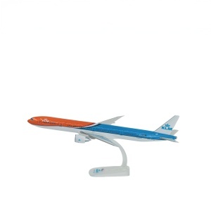 Macheta avion KLM Boeing B777-300ER, “The Flying Dutchman”, plastic, 36.5 cm, scara 1:200 - Img 2