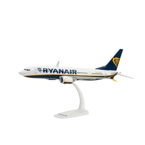 Macheta avion Ryan Air Boeing B737 – 8 max, plastic, 40 cm, scara 1:100