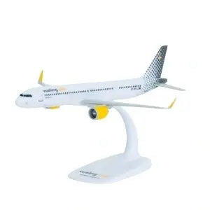 Macheta avion Vueling Airbus A321 neo, plastic, 22 cm, scara 1:200