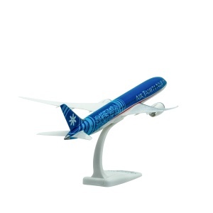 Macheta avion Air Tahiti Nui Boeing B787-9, plastic, 31,5 cm, scara 1:200 - Img 3