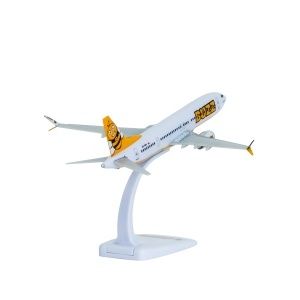 Macheta avion Buzz Boeing B737-8Max, plastic, 20 cm, scara 1:200 - Img 3