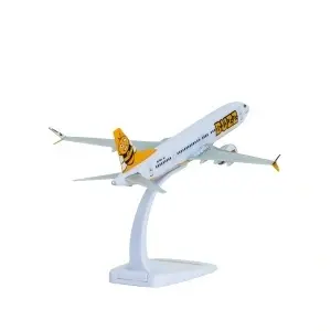 Macheta avion Buzz Boeing B737-8Max, plastic, 20 cm, scara 1:200 - Img 3