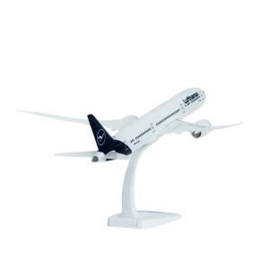 Macheta avion Lufthansa Boeing B787-9, Dreamliner, plastic, 31.5 cm, scara 1:200 - Img 3
