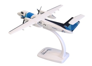 Macheta avion SATA Azores Airlines Bombardier Dash 8-100, plastic, 22 cm, scara 1:100 - Img 3